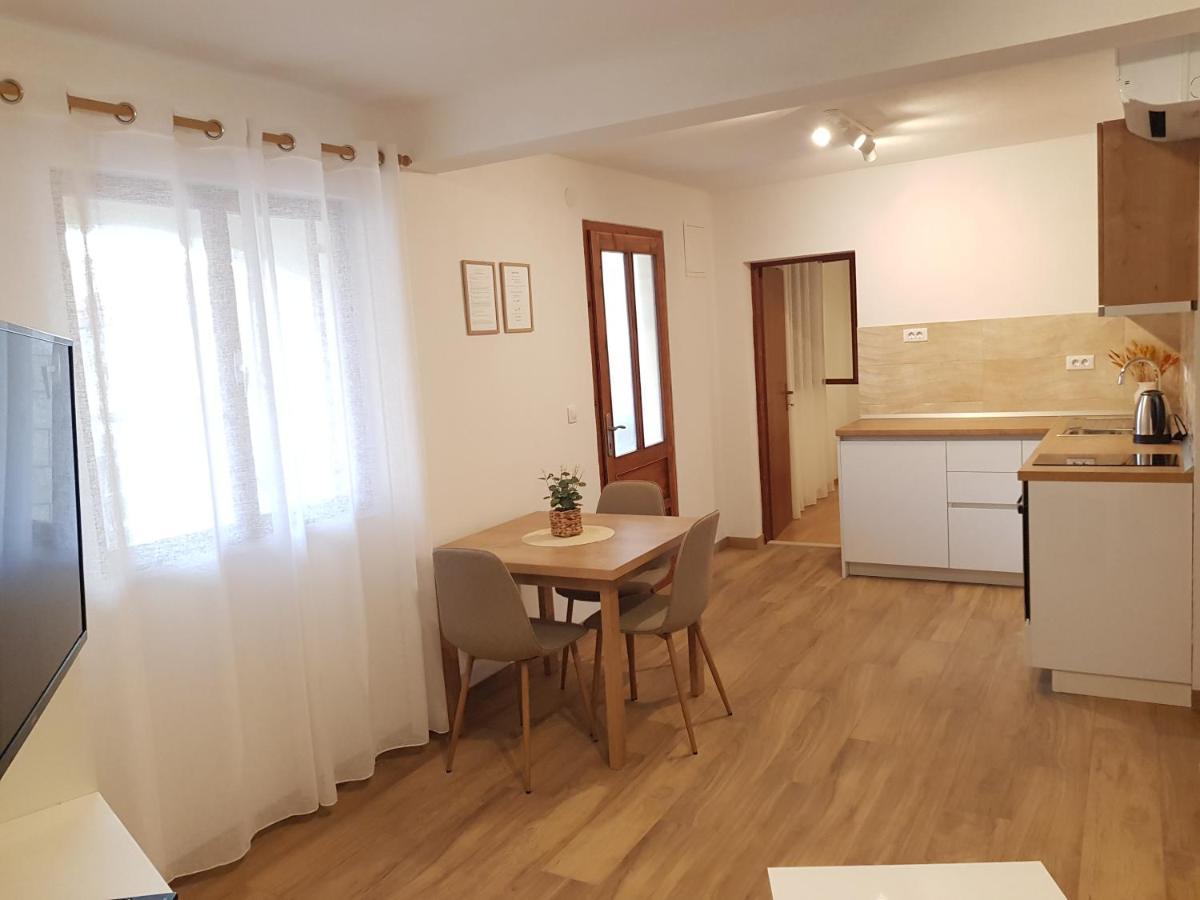 Apartments Huljic フヴァル エクステリア 写真